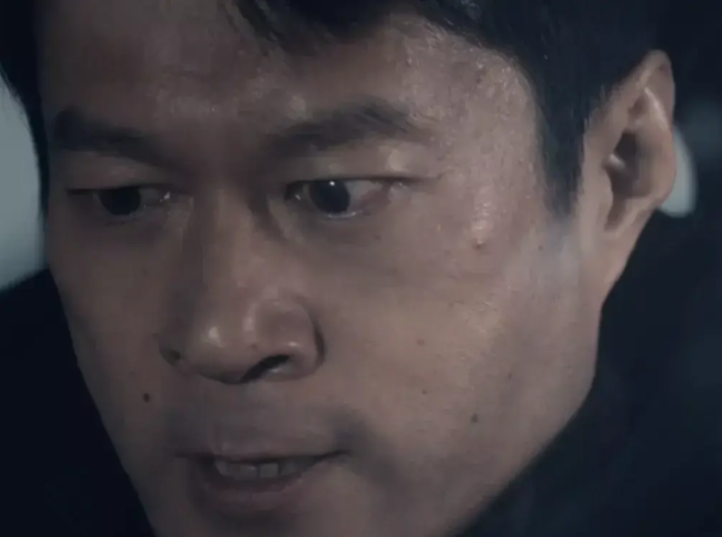 《人民警察》
真搞不明白，现在的电视剧都怎么了？
总是出乎观众意料，剧中夏辉的扮