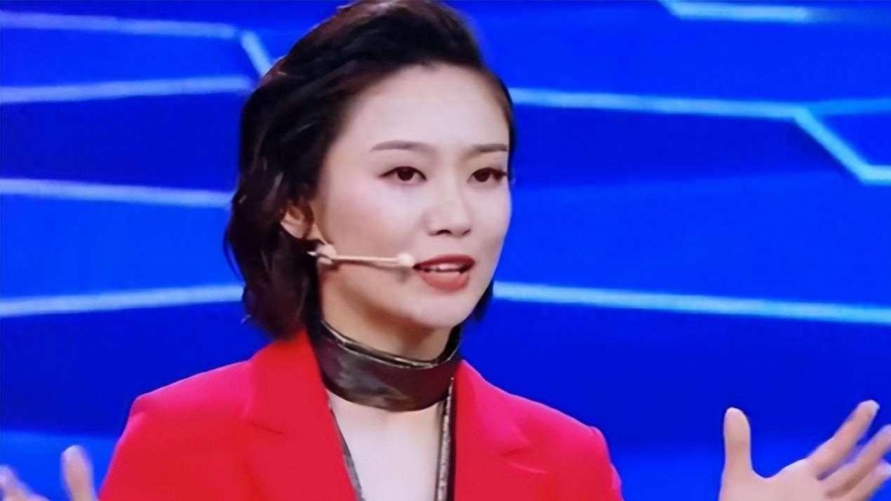 央视主持人李七月，不再被重用，她身上究竟发生了什么？