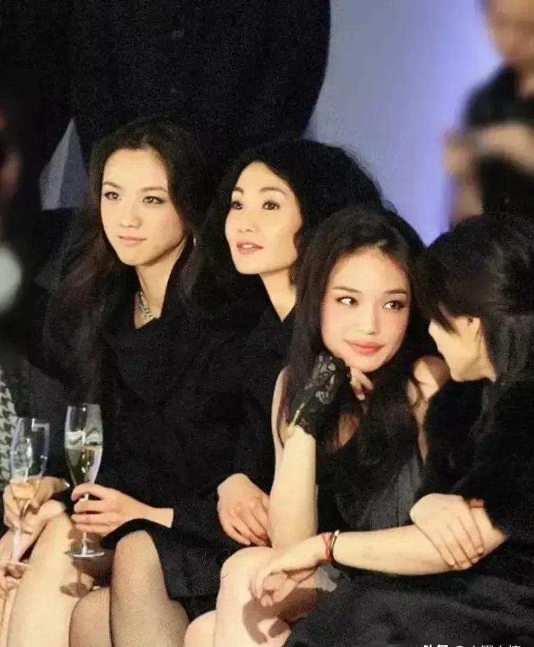 这是2008年的一组老照片，记录的是意大利著名品牌Max Mara庆祝其55周年的活动