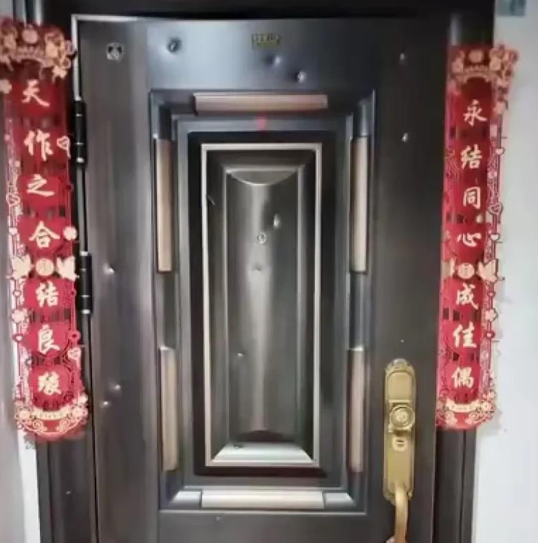辽宁营口，男子买了一套二手房，入住后没多久，妻子就生了宝宝，本想在房中安稳度日，