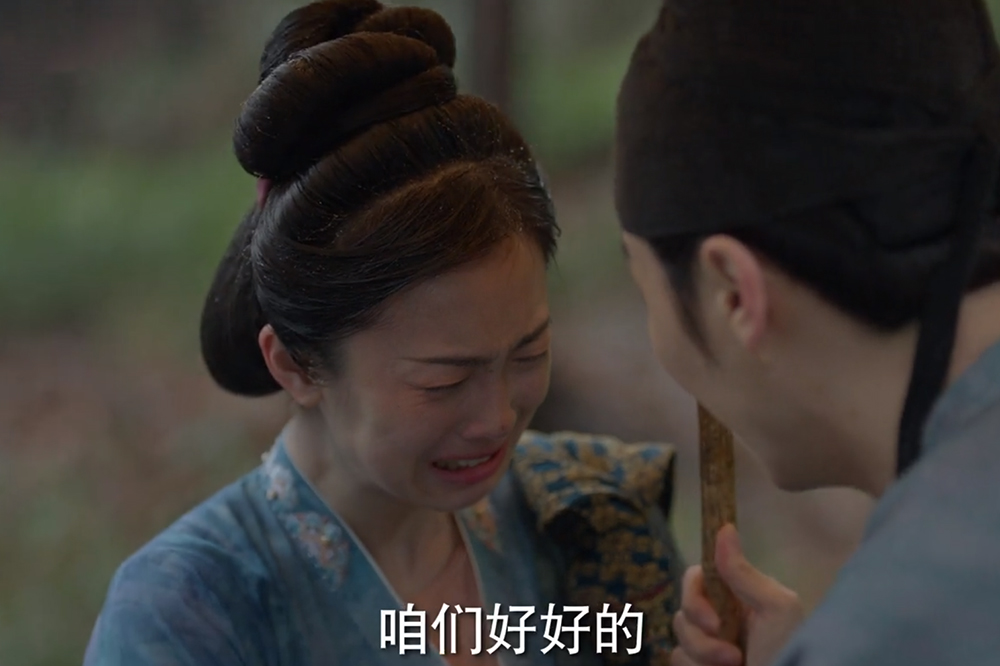 《国色芳华》这部剧，争议最大的人物当属秦胜意了。
 
秦胜意在家便不被爹娘疼爱，