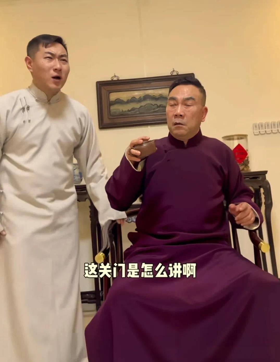 按道理说杨毅议都60多岁了，为什么做人做事，不能成熟稳重。反倒是像个小孩子一样幼