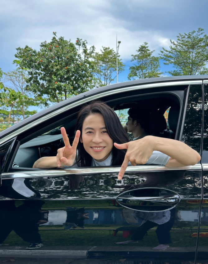 香港著名女星宣萱的生活照，今年已经53岁还是单身，其实她可以考虑一下古天乐