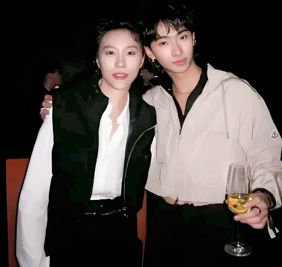 庾澄庆和伊能静的儿子“恩利”，去观看好朋友窦靖童的演唱会——有网友建议这两位“星