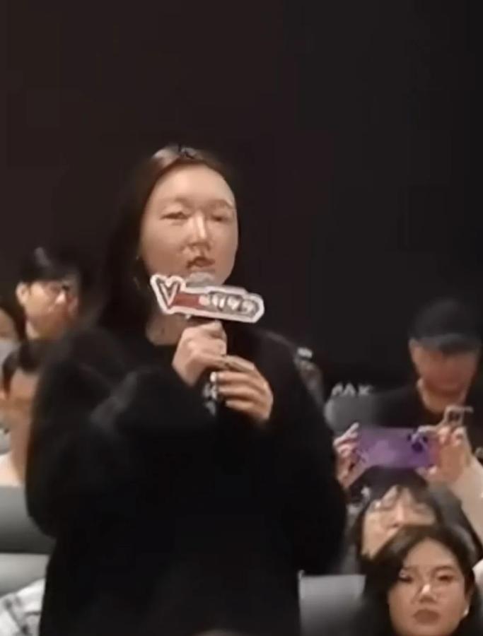 这……是周冬雨吗？

怎么变成这样了？

看到视频真不敢相信！

印象中她和周迅