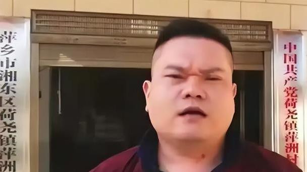 老人84岁离世，生前节俭每天光吃咸菜，家中角落却发现97万现金