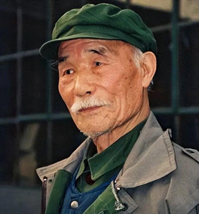 1978年，原华北军区副参谋长孙毅中将外出理发，理完发后感觉还太长，让理发师再给