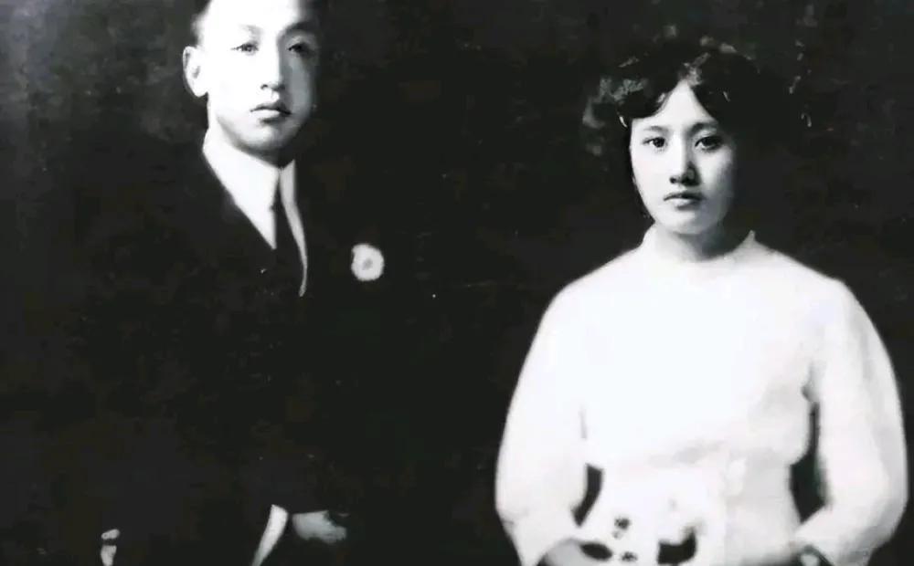 1925年，董竹君怀上第五胎，心想：“这次一定要生个儿子！”她如愿以偿，却在孩子