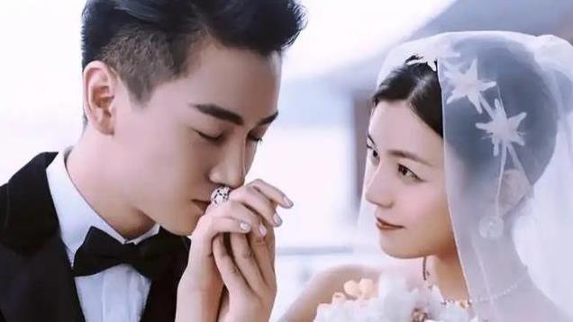 陈晓陈妍希官宣离婚不意外，吴君如11年前的暗示，陈晓并没放心上