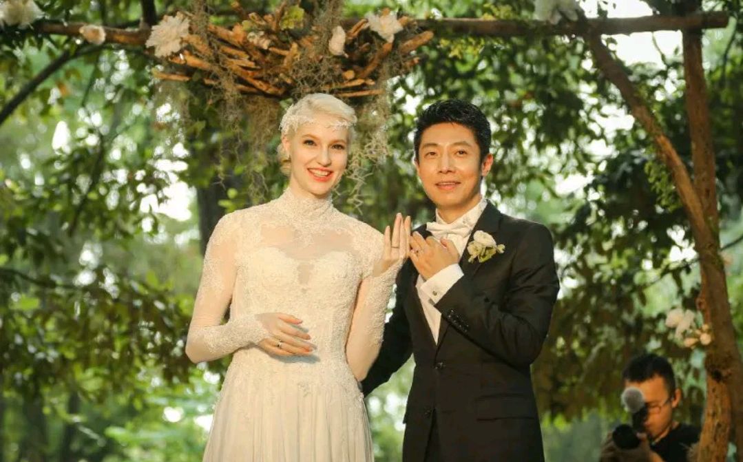 那夜，撒贝宁又醉醺醺回家，李白很生气:“一个老爷们，一天到晚也不着家，哪还有当爹