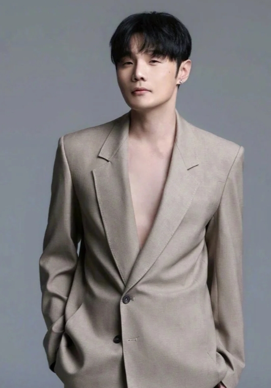 音乐才子李荣浩：十年深情，与音乐共舞