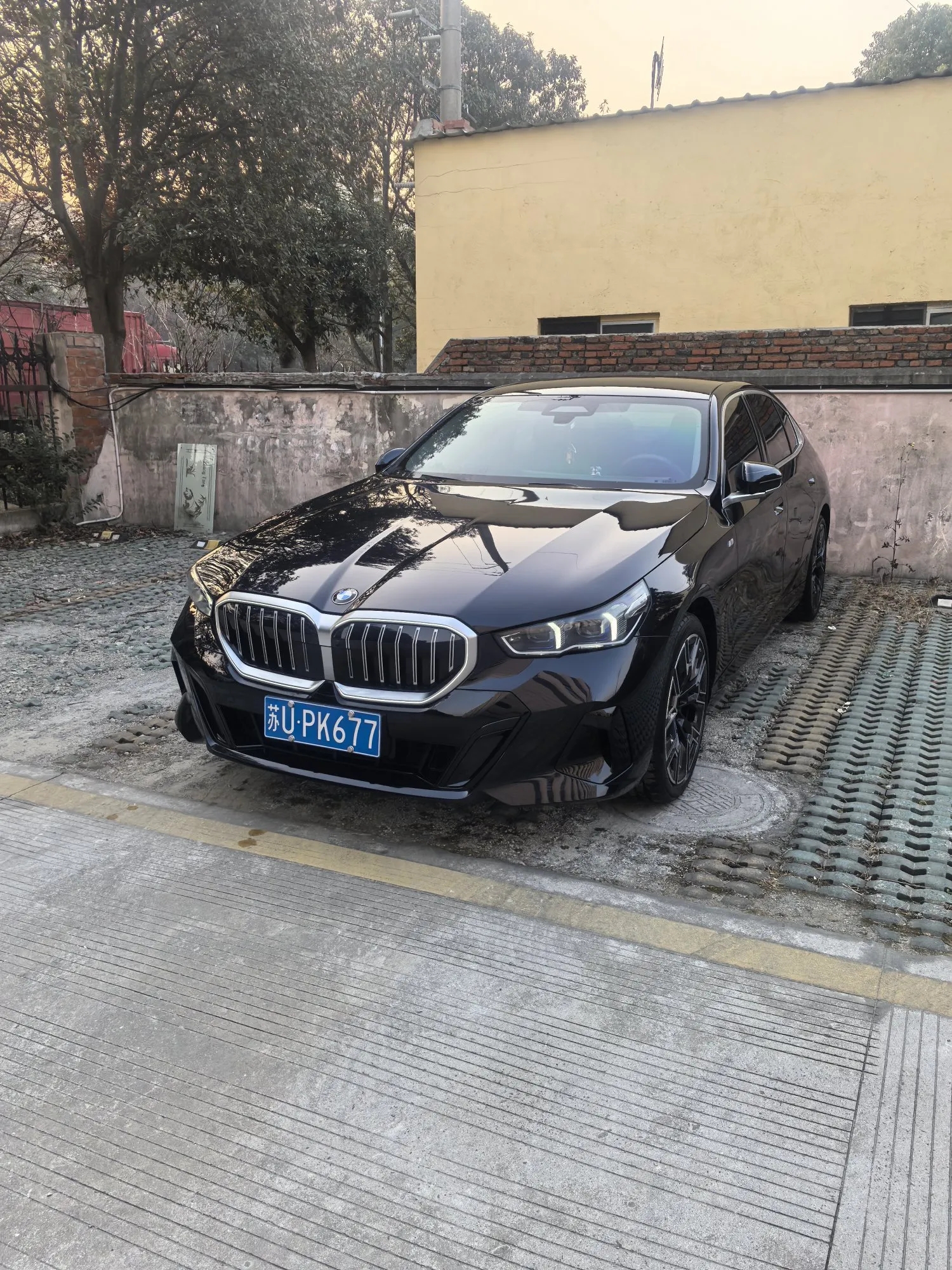 一辆实车比照片好看的车
因为这辆车不上相，相机拍不出他犀利的线条和霸气，很多人看