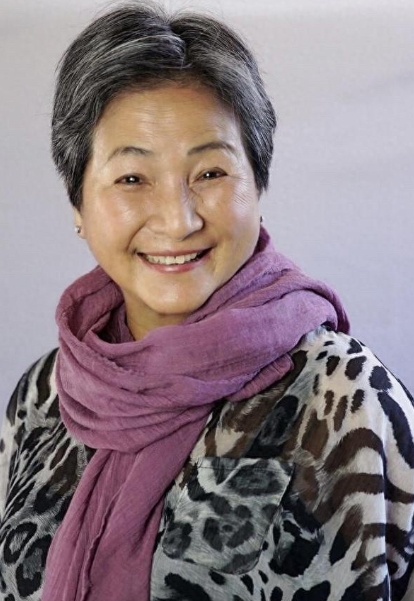 花少1要结束时，郑佩佩给每个人送了一幅字。因为刘涛是那种老好人，点亮他人，燃烧自