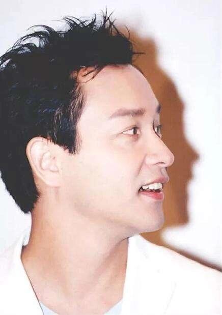张国荣，华语乐坛与影坛的璀璨星辰