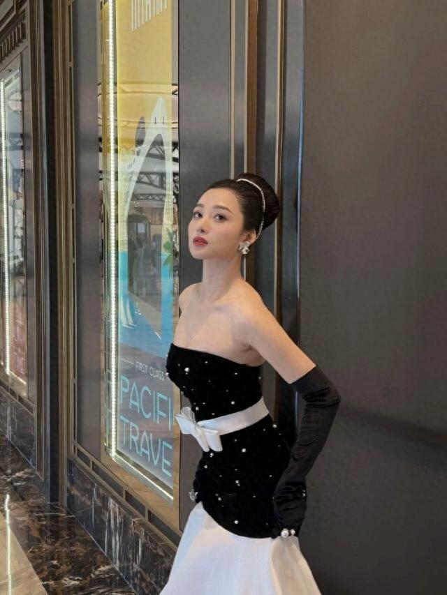 孙嘉璐灵动小鹿优美颈部线条