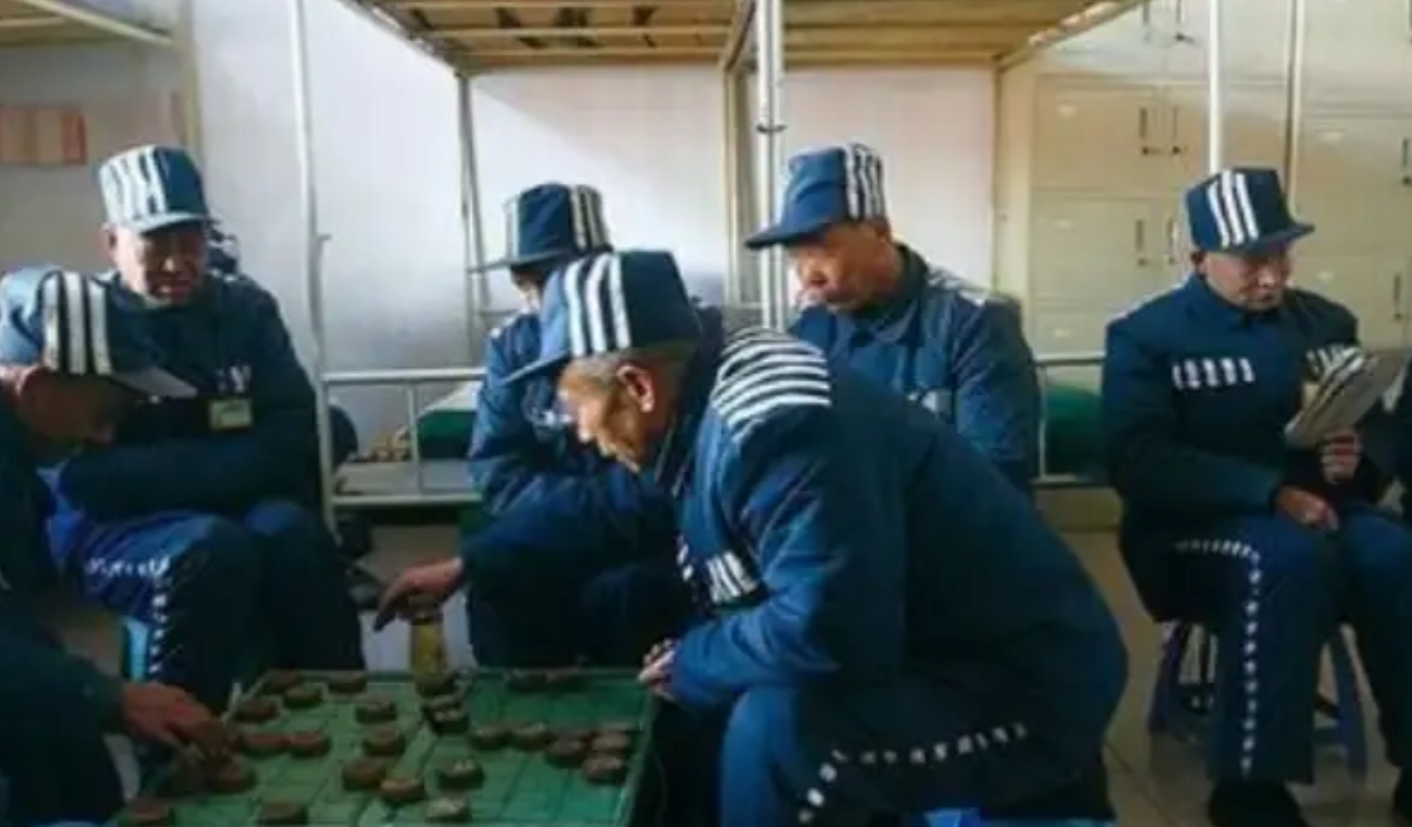 无期徒刑，如果到了八九十岁监狱管养老吗？

就这么说吧，到七十岁以上，除非罪大恶
