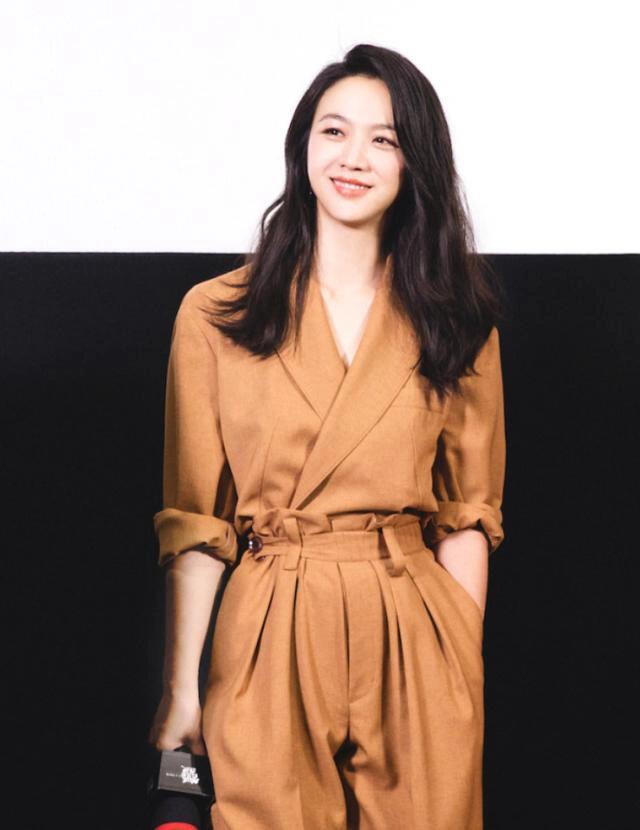 汤唯闪耀巴黎，担纲奥运火炬手