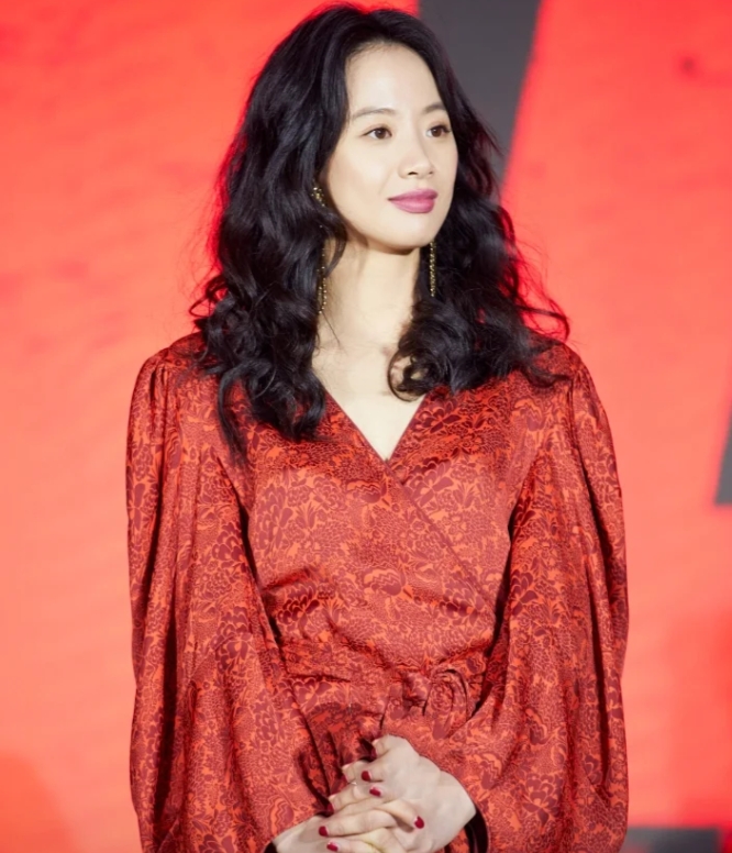 李梦大方“承认“恋情，获网友广泛祝福！