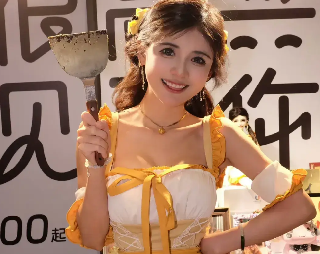 请给“擦边女神”狗头萝莉多一些理解和宽容，不要再网暴她