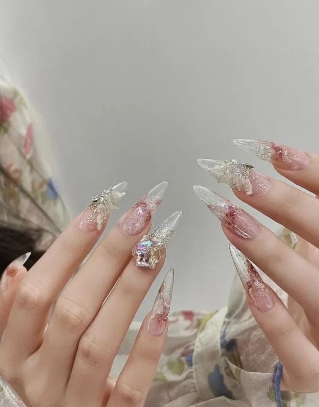 果断离婚！知道错了就赶紧回头，总不能把功夫都浪费在这种女人的身上。
相亲认识的，