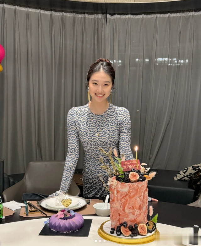 马伊琍大女儿庆16岁生日,打扮过于成熟像36岁,文章现身状态好(马伊琍的大女儿是和谁生的)-第2张图片-九妖电影 马伊琍大女儿庆16岁生日,打扮过于成熟像36岁,文章现身状态好(马伊琍的大女儿是和谁生的)-第2张图片-九妖电影