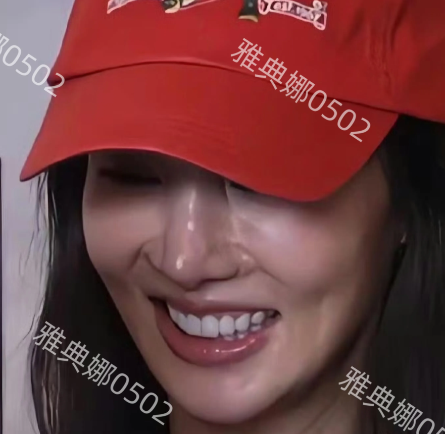 金晨的鼻子怎么了，看起来好奇怪!
她这张脸上科技与狠活太多了，鼻子和烤瓷牙太明显