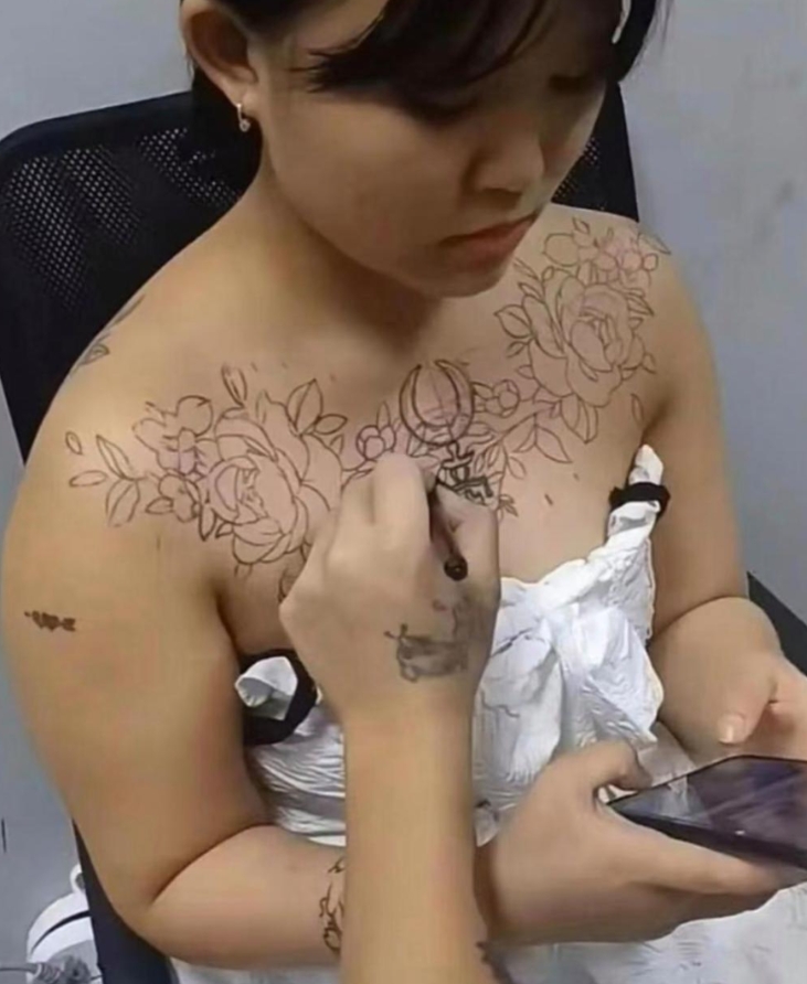 画在这个地方，看的人也是蛮尴尬的！哈哈哈哈 [大笑][大笑][大笑][大笑][大