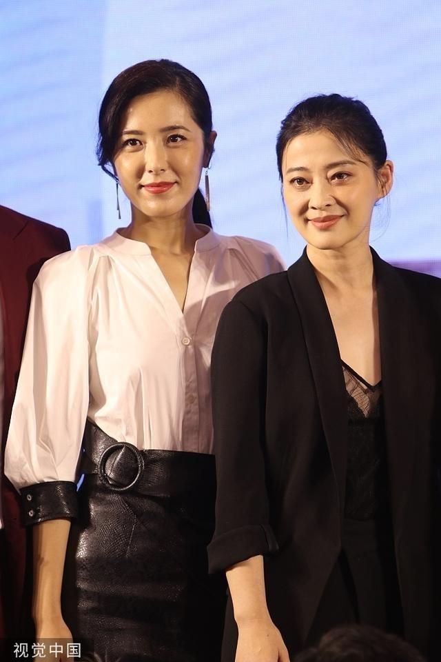 我的天啊！ 曾黎瞬间秒杀了梅婷！
曾黎的美丽无法用言语形容，五官精致柔美，还是纯
