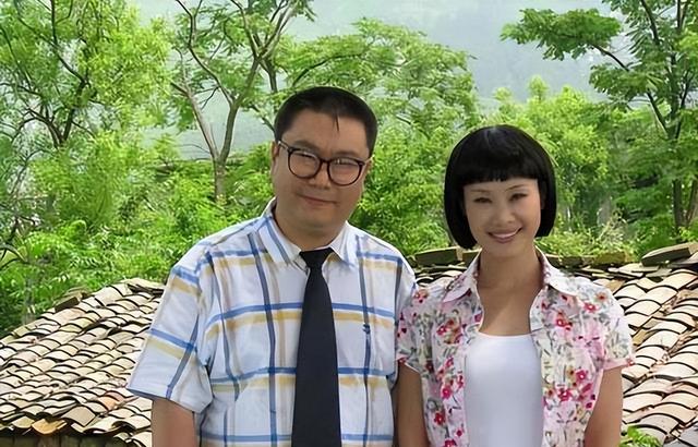 曾被央视力捧，名气超宋祖英，被绿后闪婚小鲜肉，现住农村很平凡（被央视表扬的艺人名单）-第22张图片-九妖电影