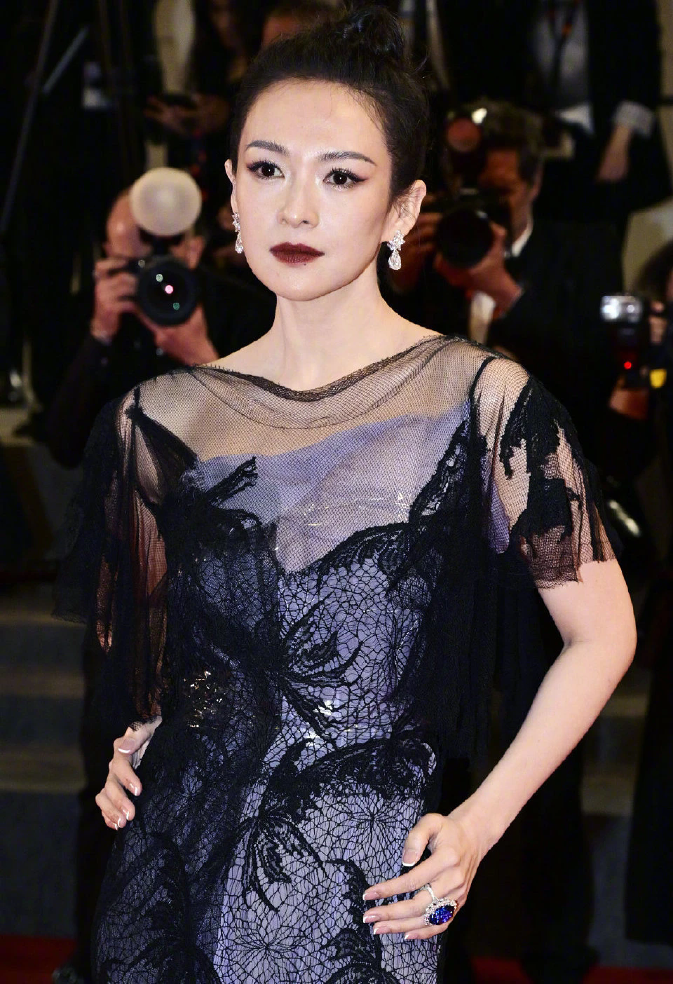 章子怡和汪峰是睡不到一起去的。

汪峰曾粗浅地抱怨章子怡：“这么大平房公里的床，