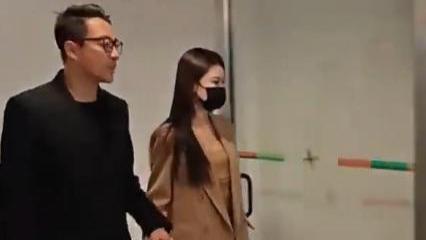 汪小菲与女儿温情相聚，父女间互动令人心暖，汪希玥声音神似大S