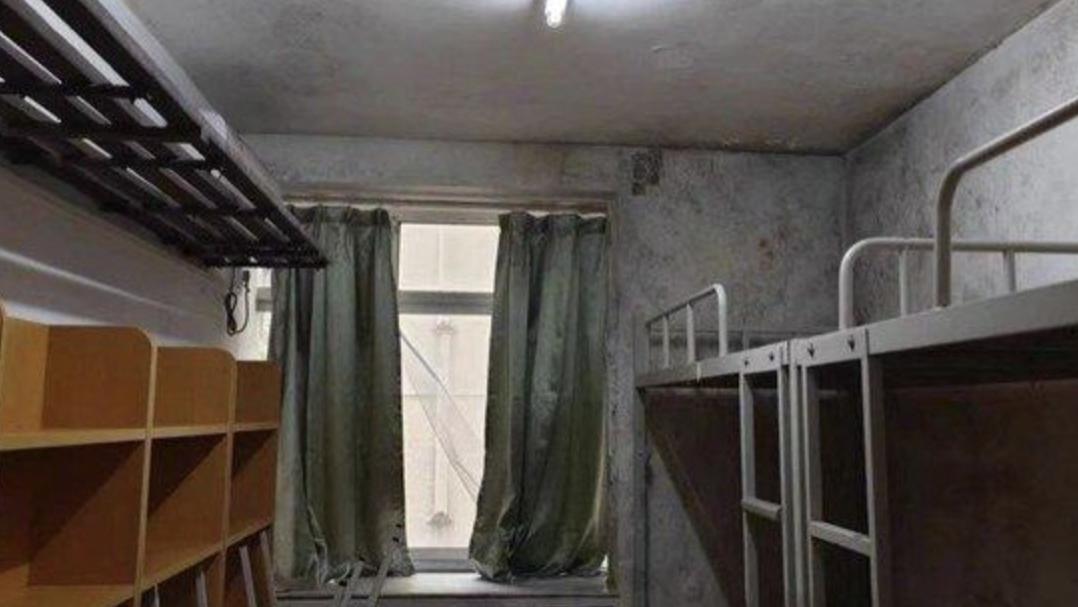 学生曝出暨大宿舍环境，网友直呼受不了，这是2024年的大学宿舍？