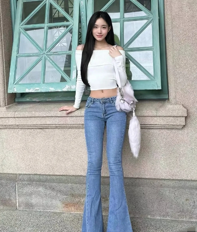 小S二女儿Lily许韶恩超疯狂接代言，我也搞不懂，明星都是巴不得孩子学业有成的，