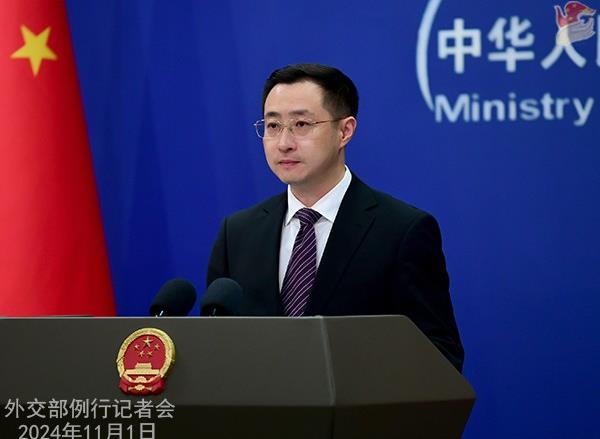 法新社故意“挖坑”，被我外交部发言人机智躲过

在1日外交部例行记者会上，不怀好