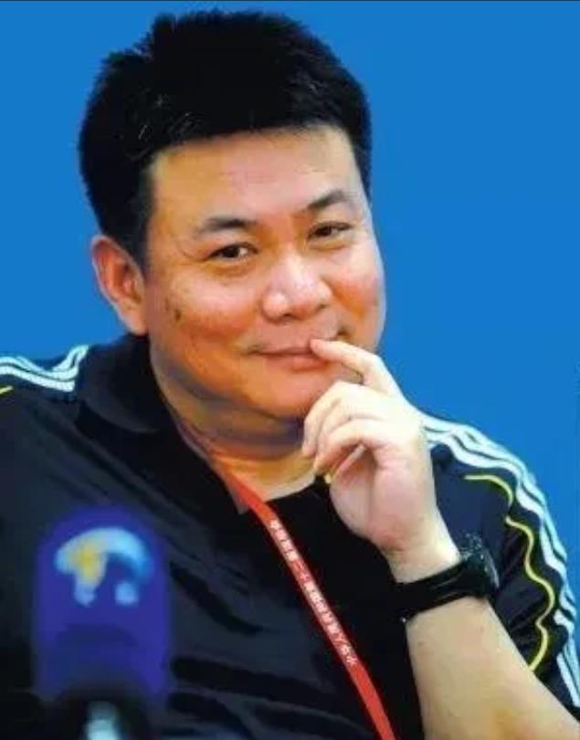 ♦ 蔡斌续约女排主教练可能性♦
优势1️⃣:蔡斌人脉关系不错，有魏纪中力挺，有汪