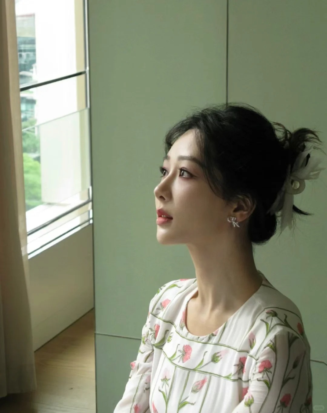 撞脸杨紫？！
身边朋友不止一两个说我侧脸像杨紫，这是真的吗？为啥自己看怎么看都不