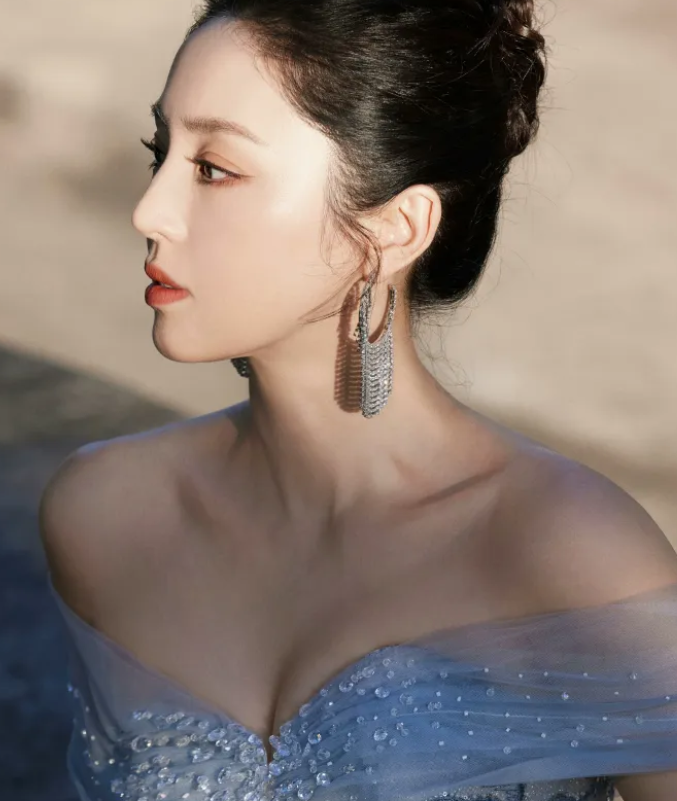 雪花女神龙，董璇