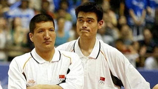 与姚明同辉的巴特尔：迎娶再婚长妻子、担任继父，现今境遇如何？