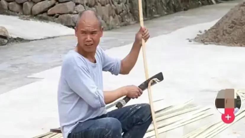 人性两面派，在Rose的评论区展示的淋漓尽致…