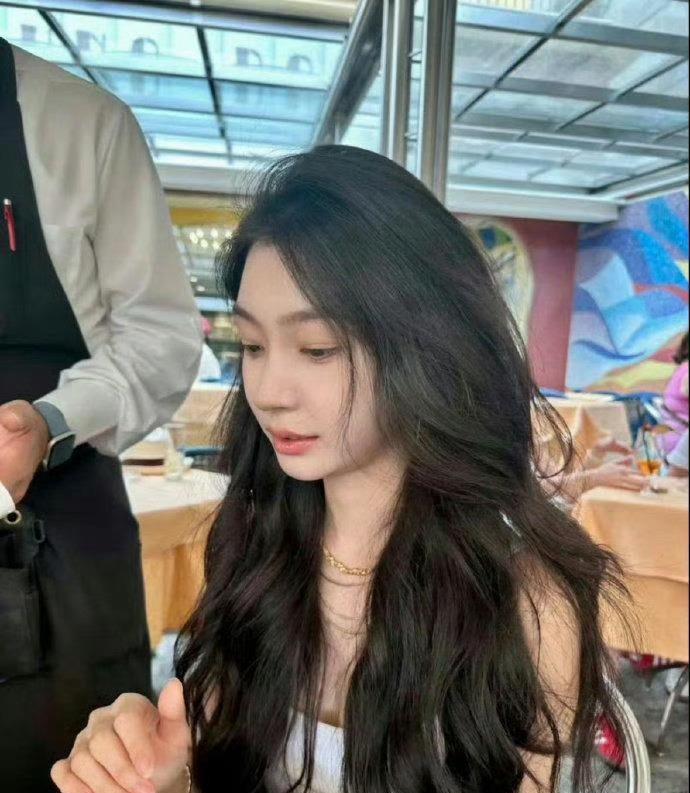 易梦玲这妆造为什么越来越像杨颖了