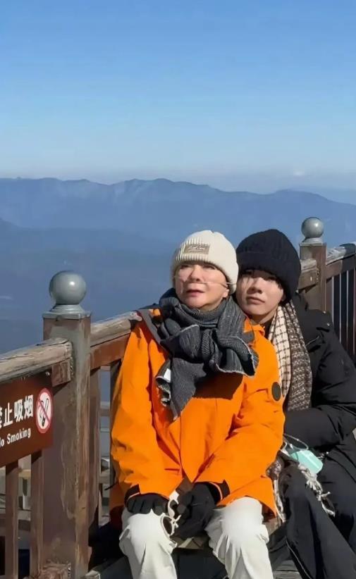让一个年过半百的老太太吸着氧玩综艺，不得不说，剧方太大胆了
