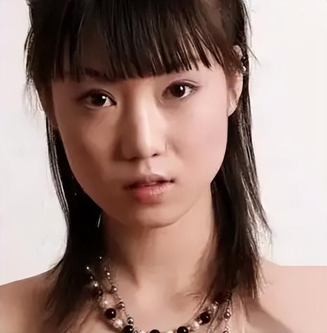 年轻时拍21套写真火爆全网，如今将近40岁仍单身（年轻时候的）-第25张图片-九妖电影