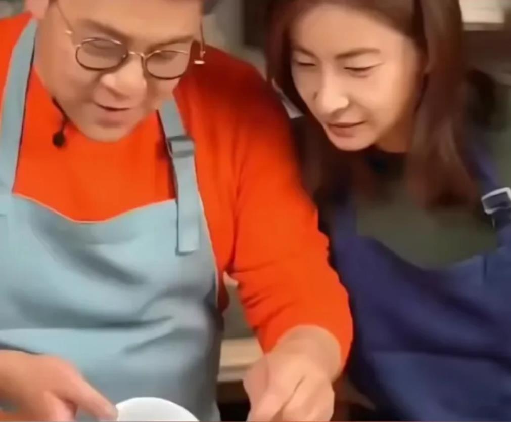霍启刚先生真是童心未泯啊！这不，2月18日晚上，当他和妻子郭晶晶看完《哪吒2》在