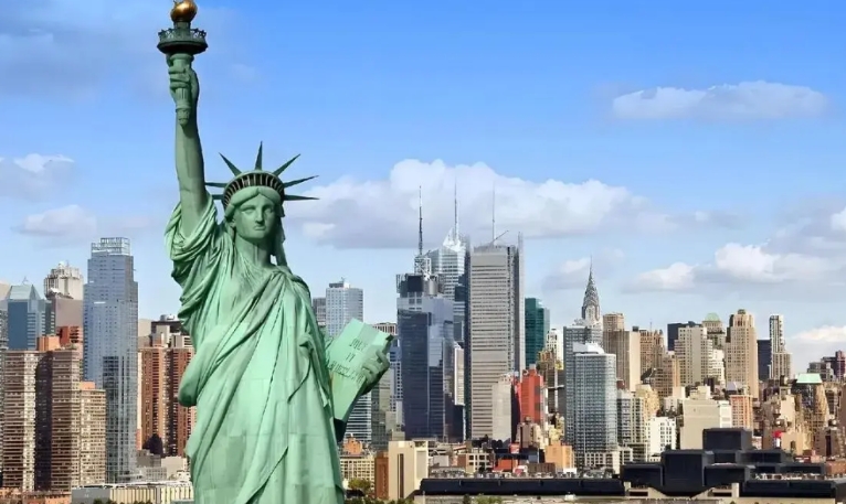 别装了，美国，地球人都知道你快要“破产”了！
最近的美国是不是有点疯狂？
美国总