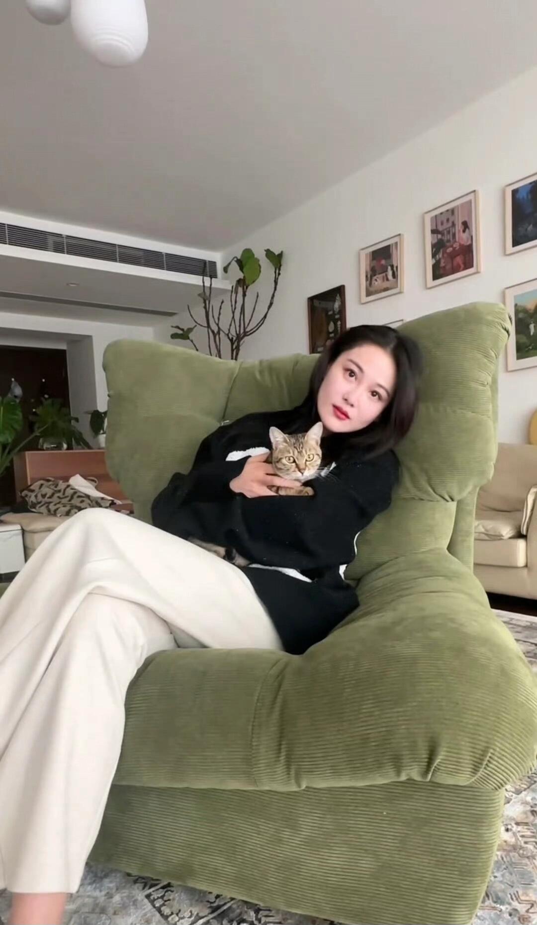 张馨予依旧惊艳