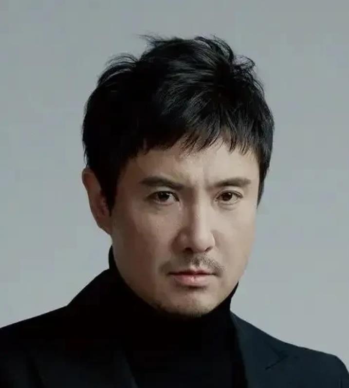 这才是今天娱乐圈最离谱的瓜！
2月5日，有网友爆料沈腾和林允地下情好几年了，林允