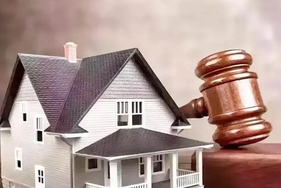 北京，一男子前后聘请24位保姆照顾父亲，但都是没干几天就被父亲赶跑，待到男子找到