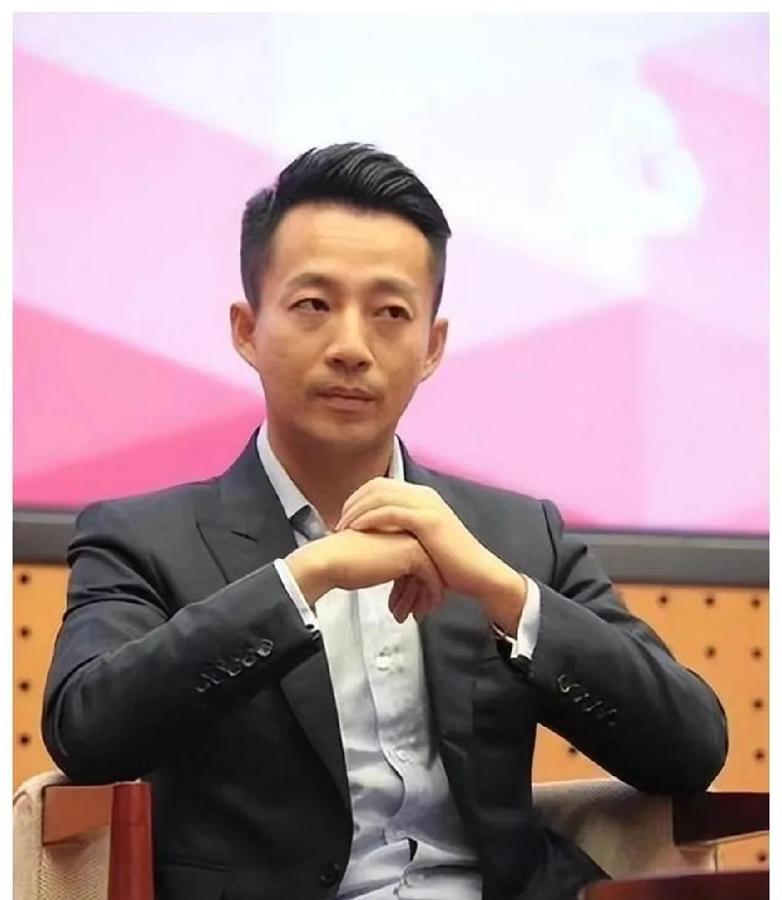 小菲沉默多日后又发声，这次更清晰明了！

小菲是两个孩子的亲生父亲，以后湾湾还是
