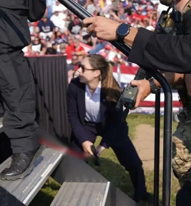 美国特勤局这么多年一直在倒退，尤其是近几年，他们扩大女性和lgbt员工进入部门，