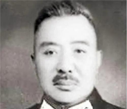 1937年，韩复榘叫来手下五个师长，讨论如何处理和日本人的关系，孙桐萱带头说：“